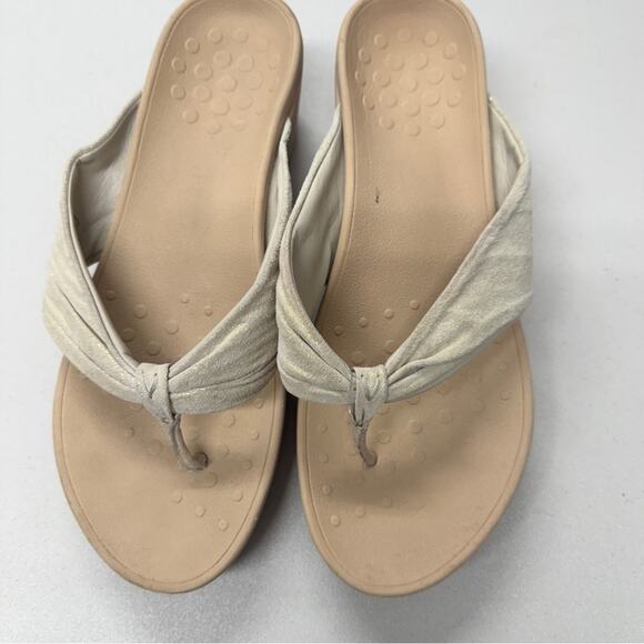 Vionic Tan Leather Flip Flop Wedge Sandals Womens 9 Casual Beachy Comfort Shoes - Picture 2 of 7